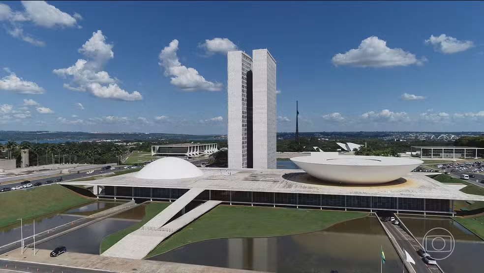 CMO amplia fundo eleitoral e prevê R$ 4,9 bilhões para financiamento de campanhas em 2026